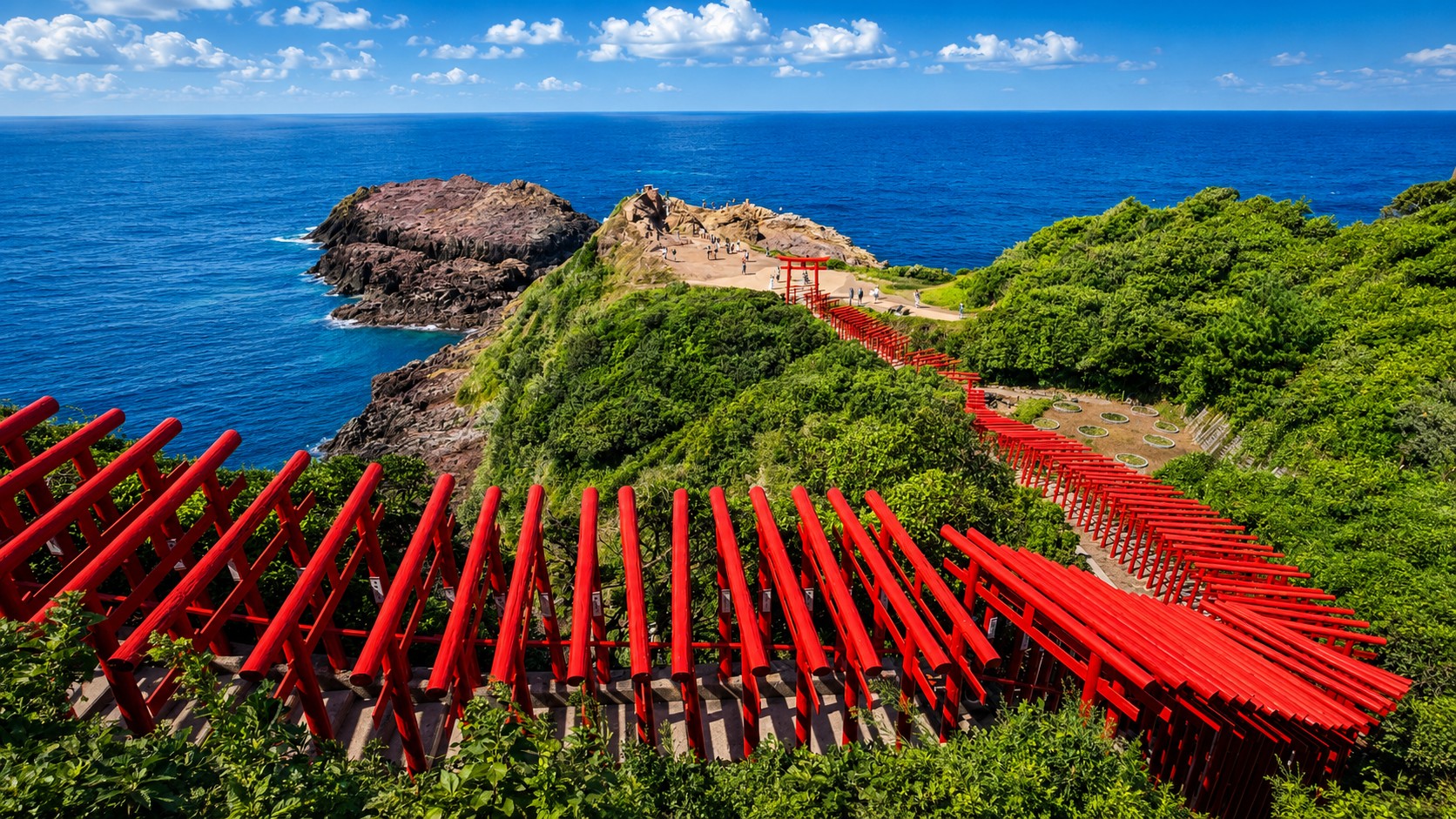 山口県長門市・元乃隅神社と日本海の風景